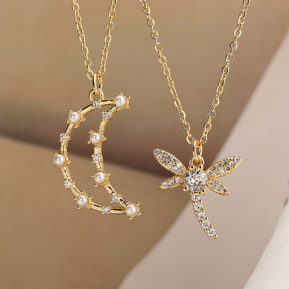 Einfacher Stil Pendel Mond Libelle Kupfer 18k Vergoldete Künstliche Perlen Zirkon Anhänger Halskette In Loser Schüttung display picture 4