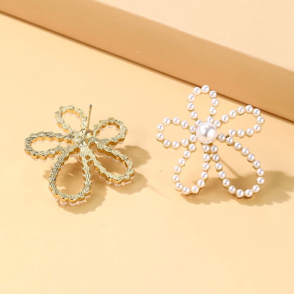 Elegant Starfish Flower Bow Knot Alloy Plating Inlay Artificial Pearls Rhinestones Gold Plated Women's Earrings display picture 13