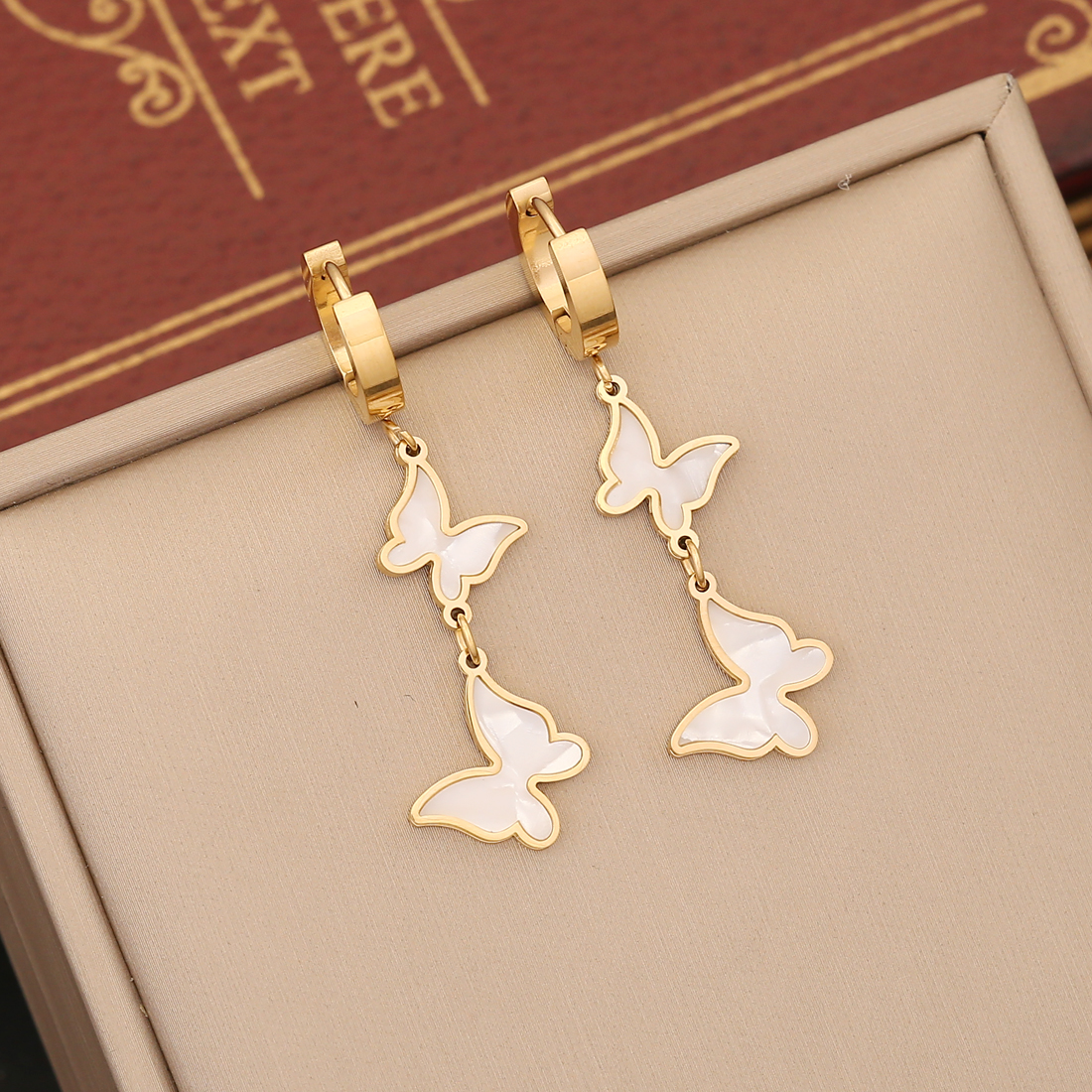 Stainless Steel 18K Gold Plated IG Style Animal Butterfly Bracelets Earrings Necklace display picture 6