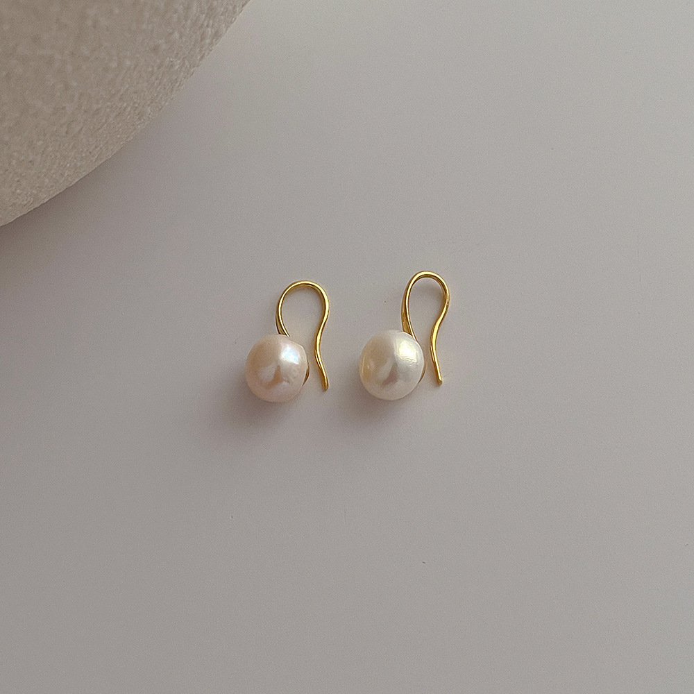 1 Pair Baroque Style Round Freshwater Pearl Copper Gold Plated Earrings display picture 4