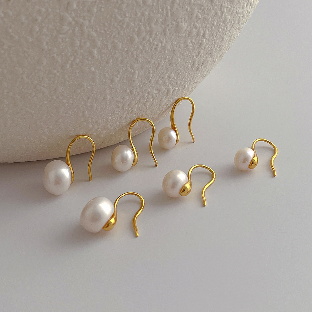 1 Pair Baroque Style Round Freshwater Pearl Copper Gold Plated Earrings display picture 1