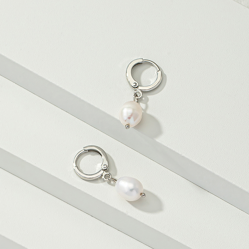 1 Pair Casual Commute Solid Color Alloy Freshwater Pearl Drop Earrings display picture 1