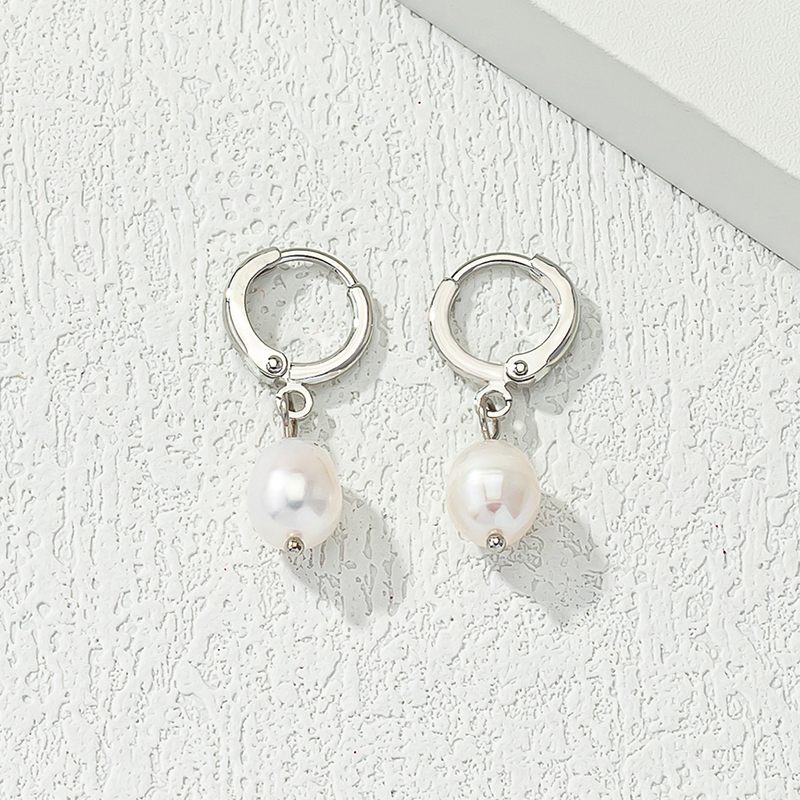 1 Pair Casual Commute Solid Color Alloy Freshwater Pearl Drop Earrings display picture 2