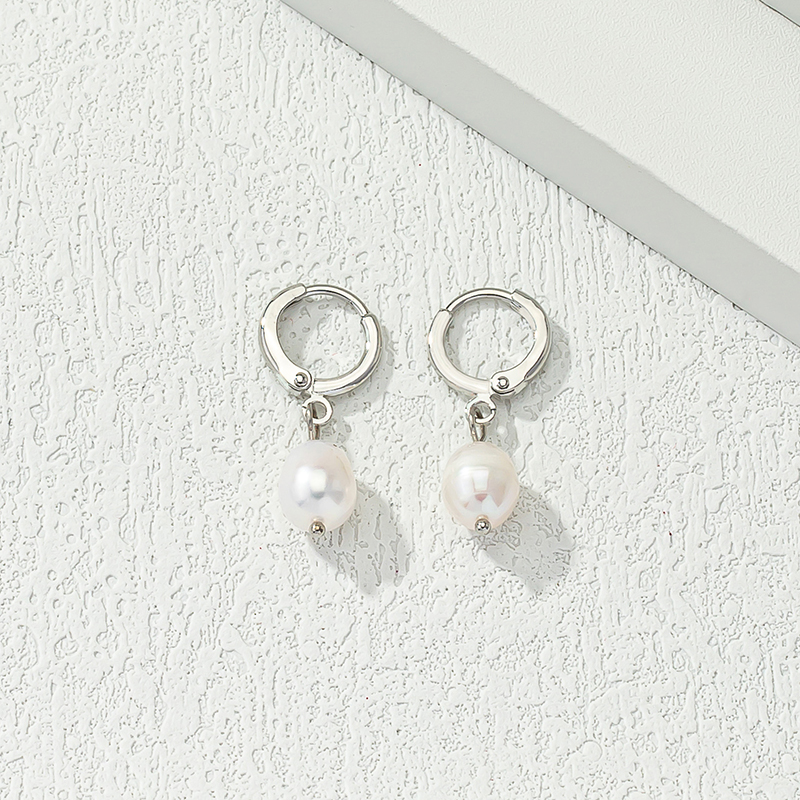 1 Pair Casual Commute Solid Color Alloy Freshwater Pearl Drop Earrings display picture 4