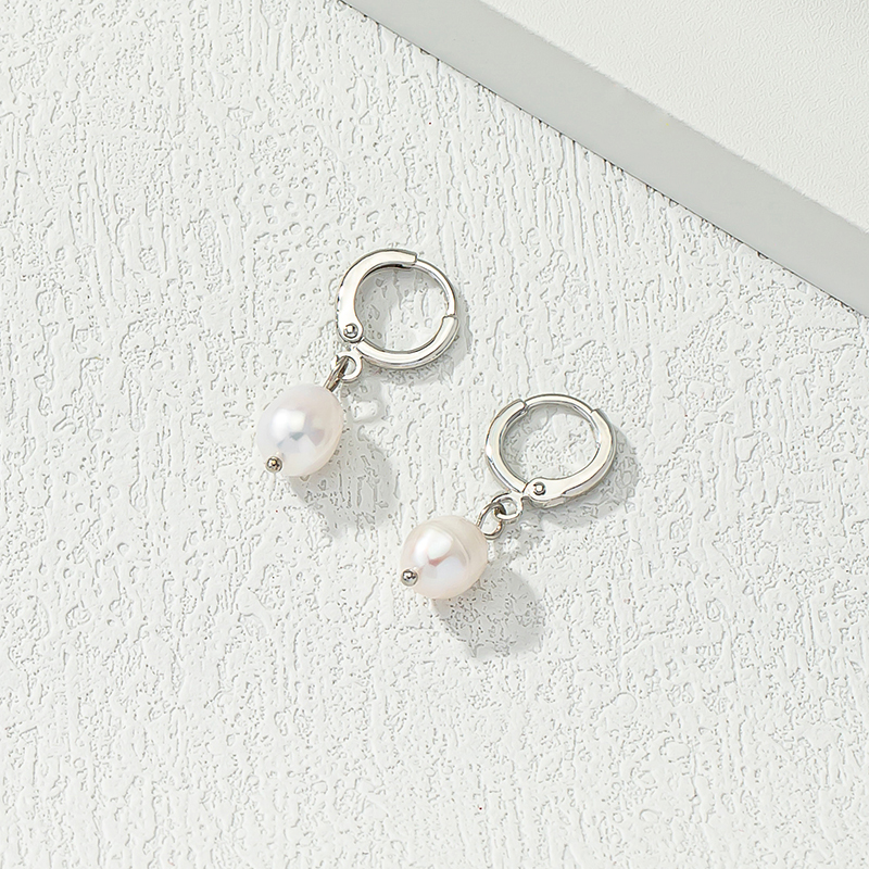 1 Pair Casual Commute Solid Color Alloy Freshwater Pearl Drop Earrings display picture 5