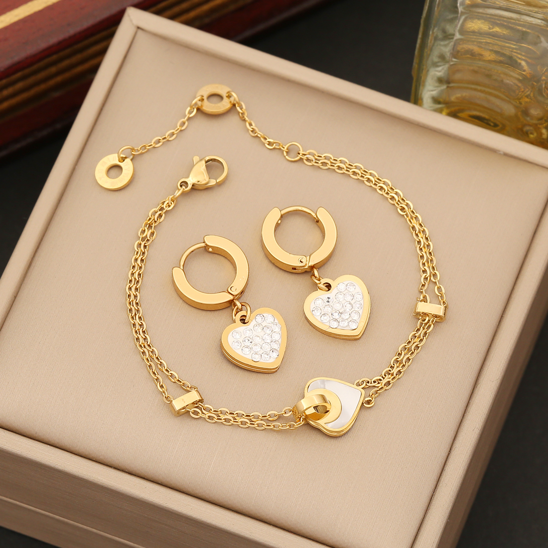 Acero Inoxidable Chapados en oro de 18k Retro Estilo Simple Embutido Forma De Corazón Diamante Artificial Pulsera Aretes Collar display picture 2