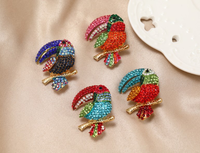 Retro Parrot Alloy Plating Inlay Rhinestones Unisex Brooches display picture 2