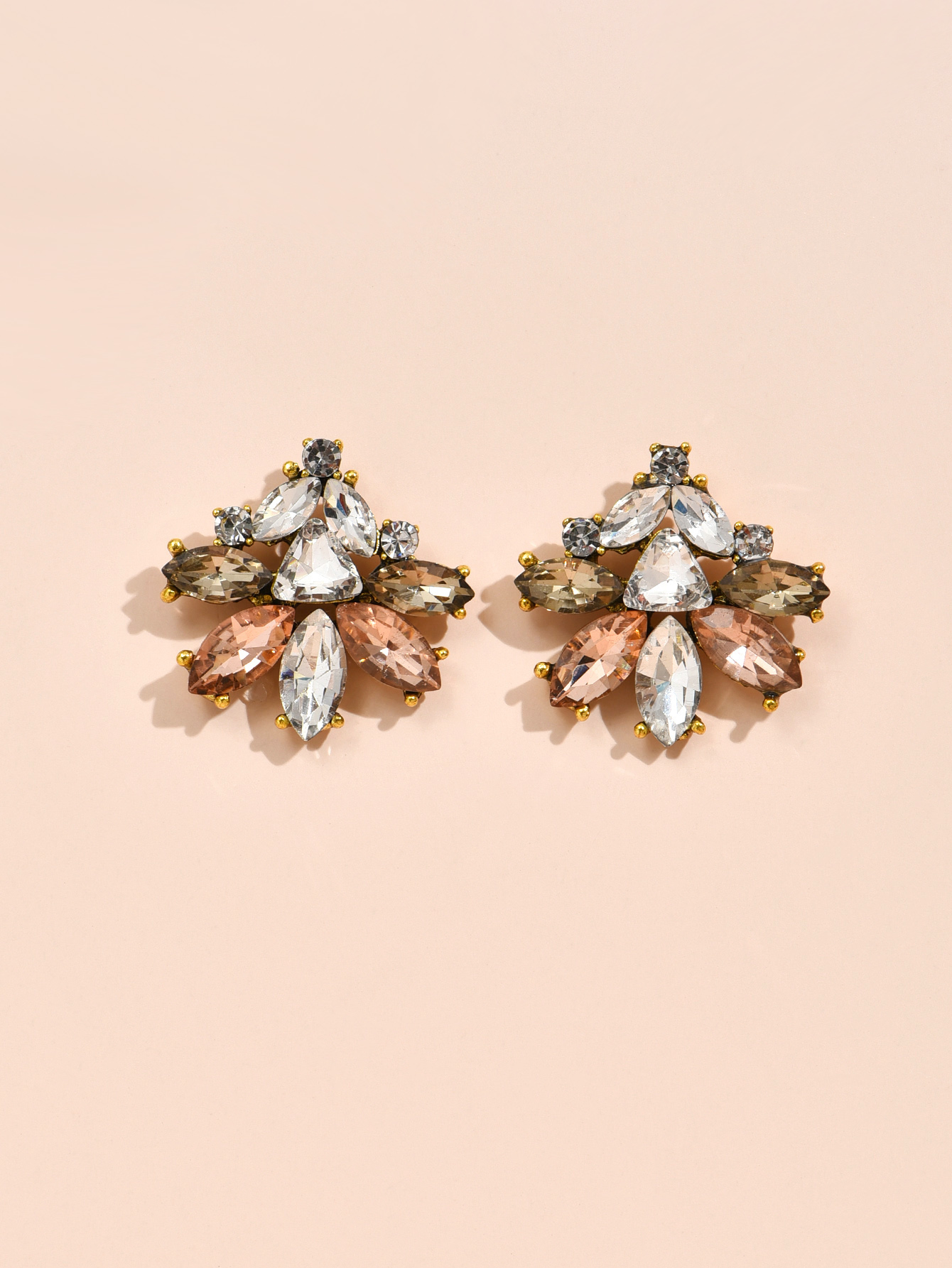 Elegant Retro Luxurious Geometric Alloy Inlay Artificial Gemstones Women's Ear Studs display picture 1