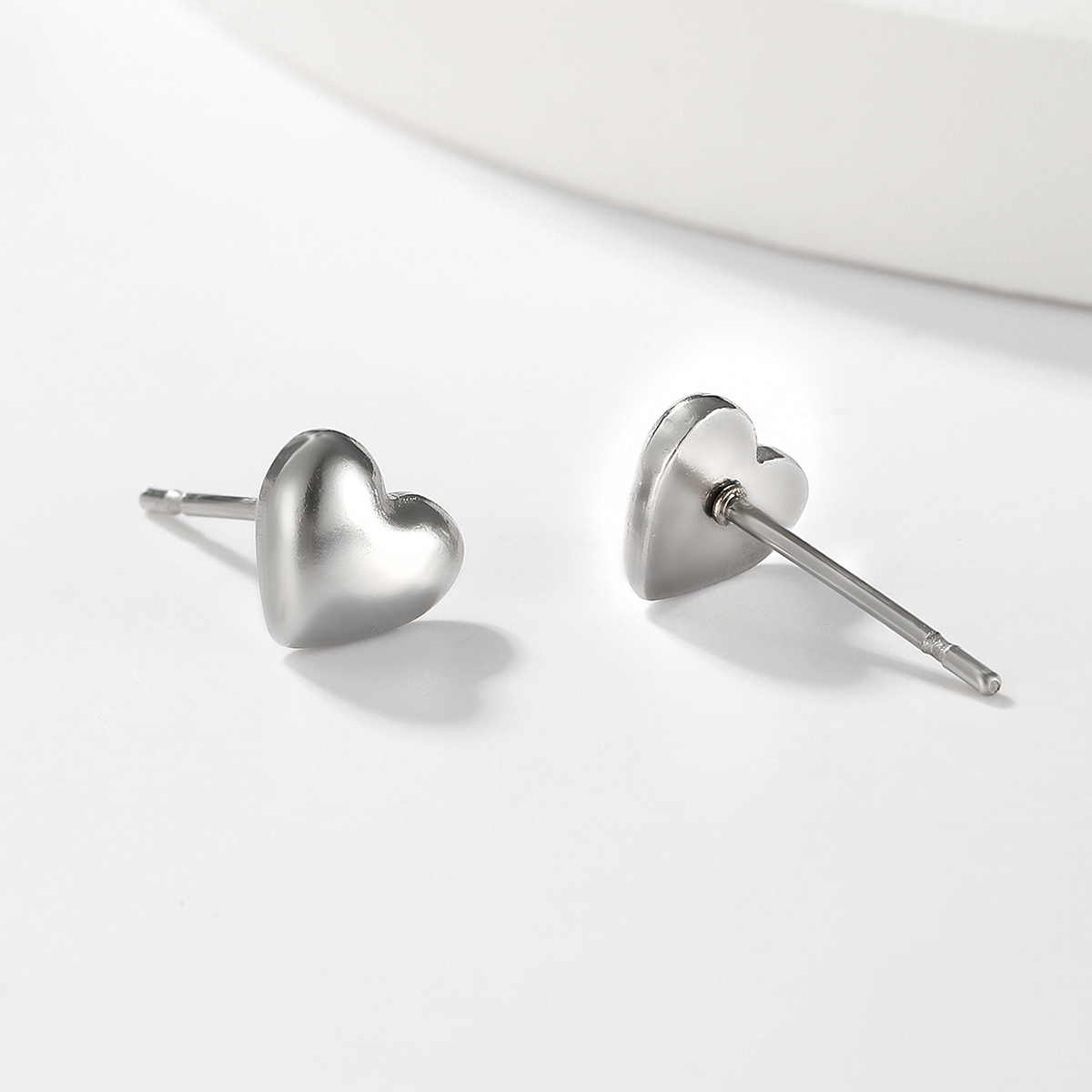 1 Pair Sweet Simple Style Heart Shape Plating 201 Stainless Steel 18K Gold Plated Ear Studs display picture 7