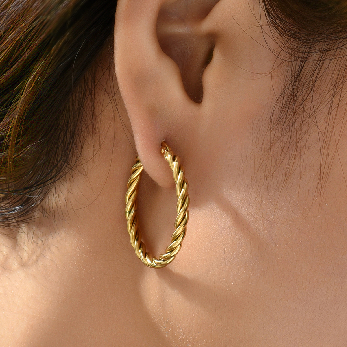 1 Pair Casual Simple Style Round Plating 201 Stainless Steel 18K Gold Plated Hoop Earrings display picture 6