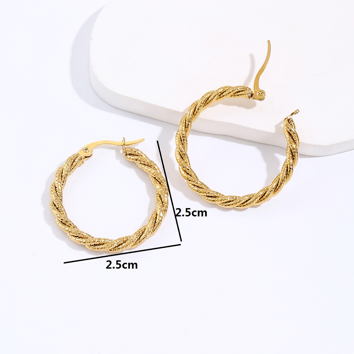 1 Pair Casual Simple Style Round Plating 201 Stainless Steel 18K Gold Plated Hoop Earrings display picture 7
