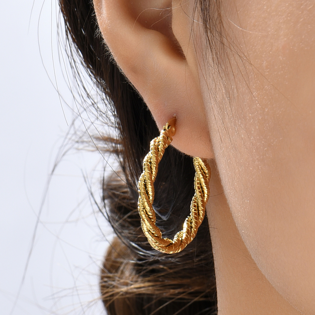 1 Pair Casual Simple Style Round Plating 201 Stainless Steel 18K Gold Plated Hoop Earrings display picture 11