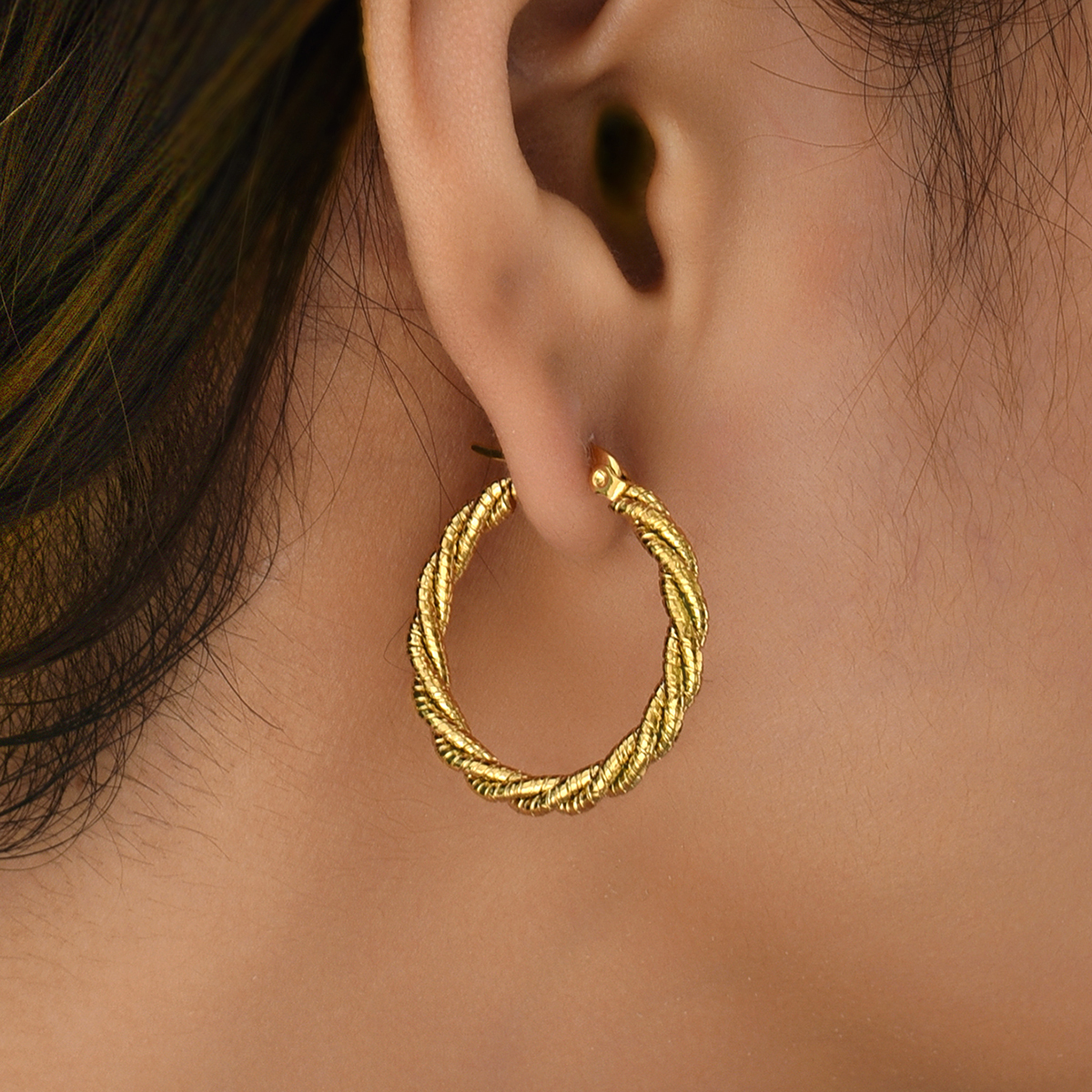 1 Pair Casual Simple Style Round Plating 201 Stainless Steel 18K Gold Plated Hoop Earrings display picture 10