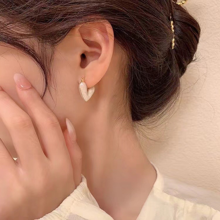 1 Paar Einfacher Stil Herzform Emaille Legierung Ohrringe display picture 2