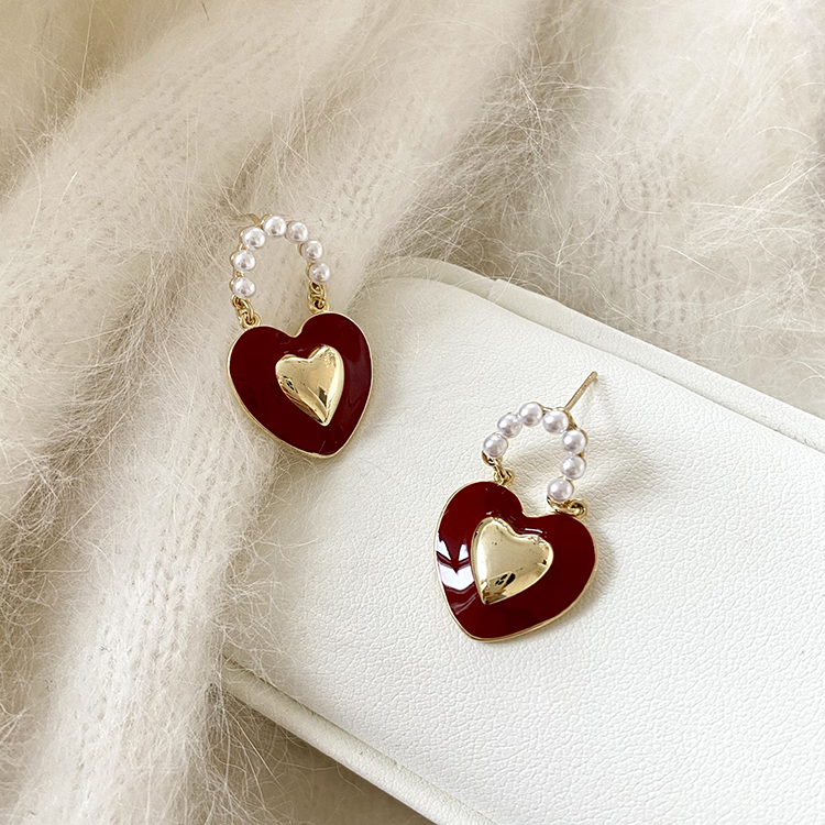 Elegant Sweet Heart Shape Chain Alloy Enamel Hollow Out Inlay Pearl Women's Drop Earrings display picture 1