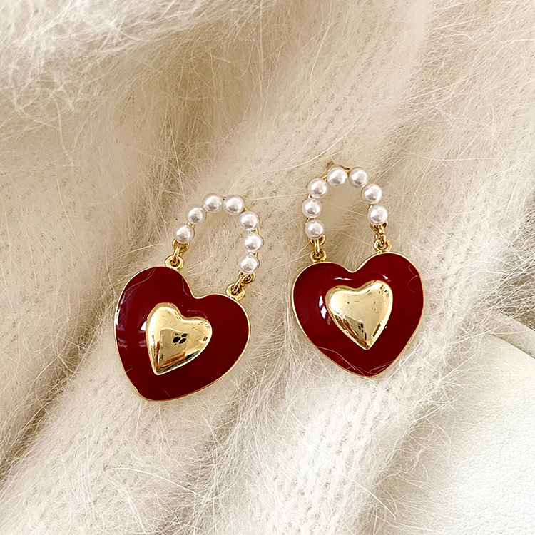 Elegant Sweet Heart Shape Chain Alloy Enamel Hollow Out Inlay Pearl Women's Drop Earrings display picture 4