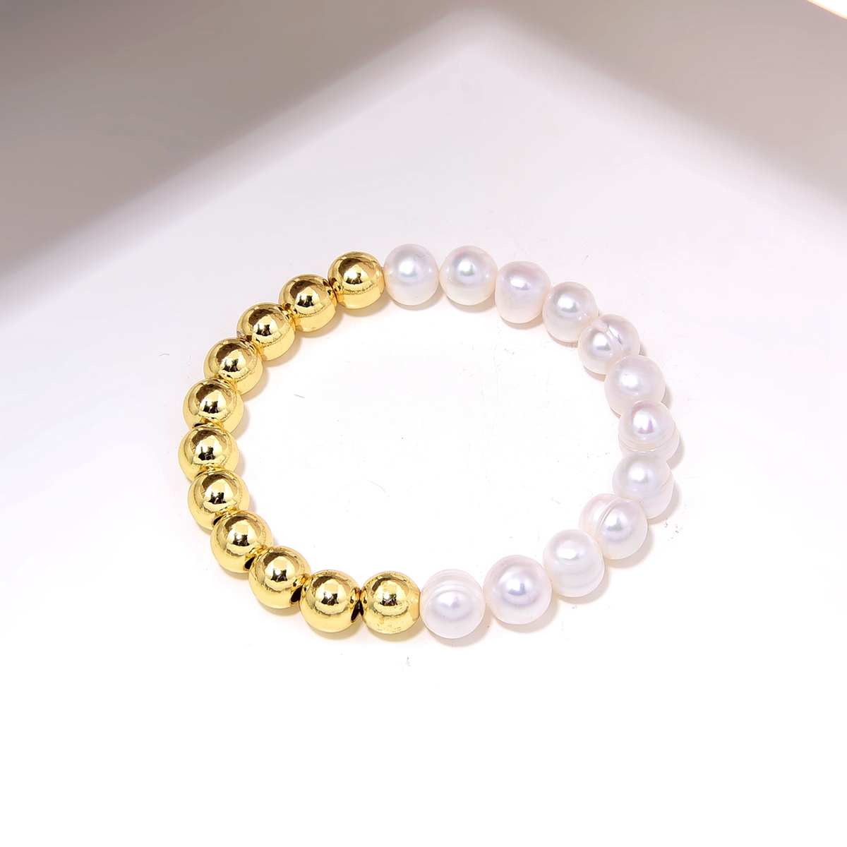 Elegant Classic Style Round Freshwater Pearl Copper Beaded Handmade Plating Gold Plated Bracelets display picture 1