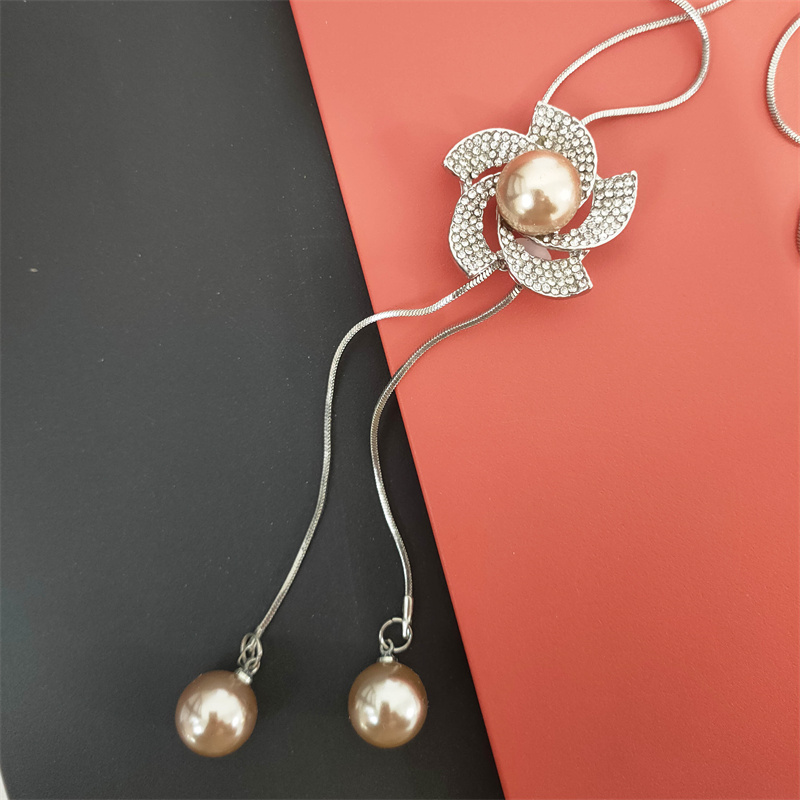 Wholesale Jewelry Elegant Streetwear Flower Alloy Artificial Rhinestones Artificial Pearls Sweater Chain display picture 2