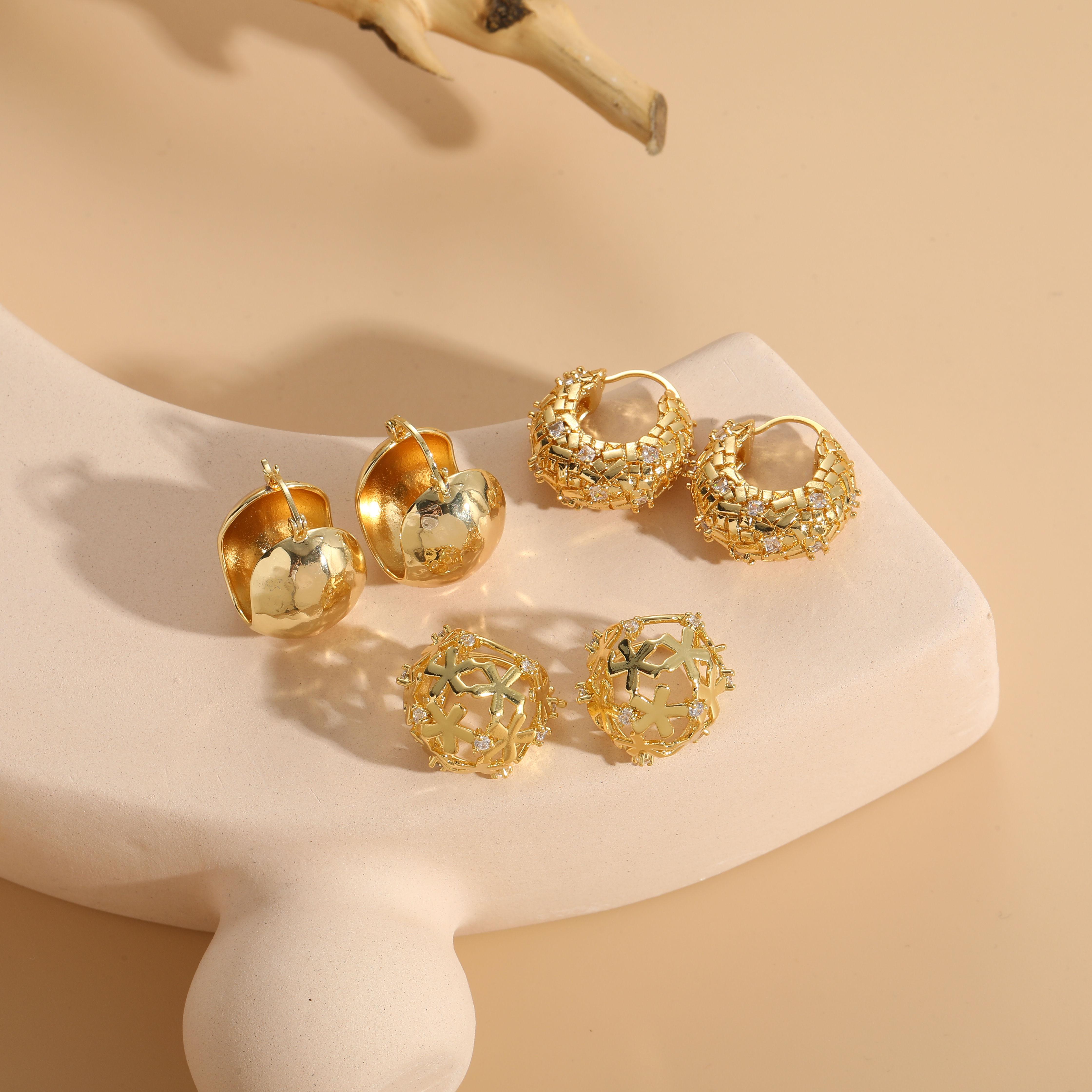 1 Paar Elegant Klassischer Stil Einfarbig Kupfer Überzug Inlay Zirkon 14 Karat Vergoldet Ohrringe display picture 6