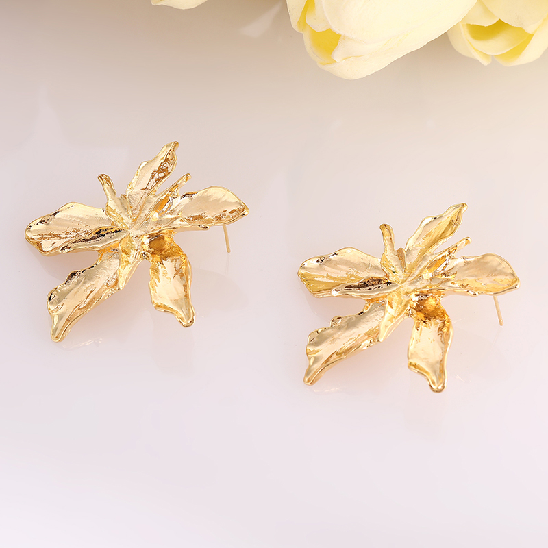 Elegant Leaves Flower Metal Plating Gold Plated Women's Ear Studs display picture 2