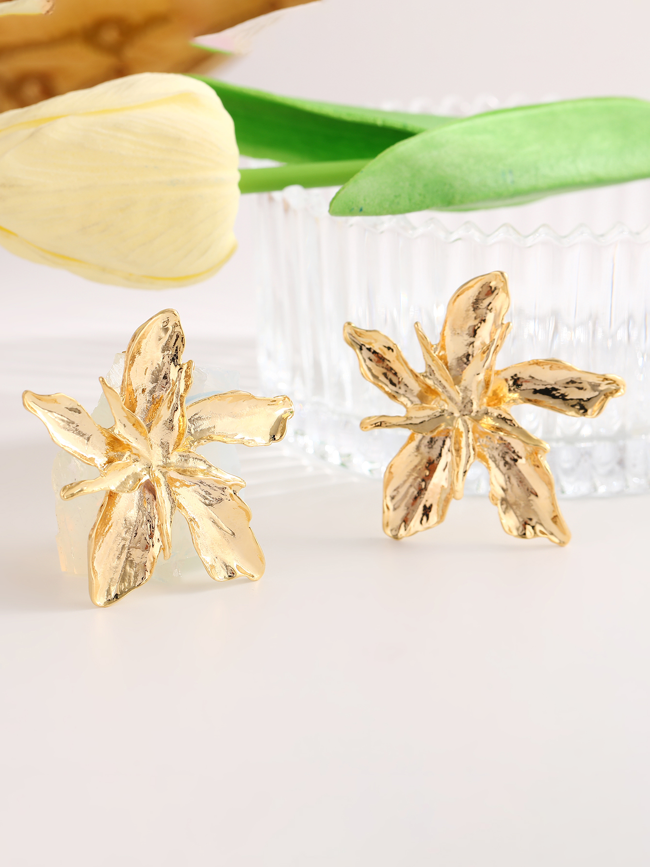 Elegant Leaves Flower Metal Plating Gold Plated Women's Ear Studs display picture 6