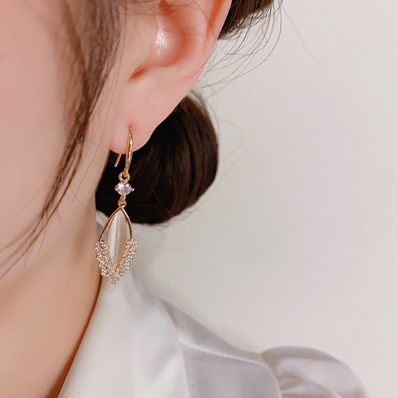 Glam Simple Style Round Alloy Inlay Zircon Women's Drop Earrings display picture 2