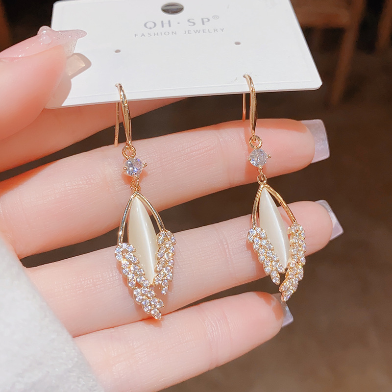 Glam Simple Style Round Alloy Inlay Zircon Women's Drop Earrings display picture 3