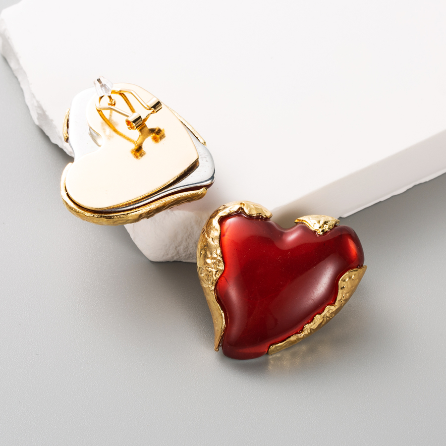 Elegant Heart Shape Alloy Resin Inlay Resin Rhinestones Gold Plated Women's Earrings Ear Studs display picture 3