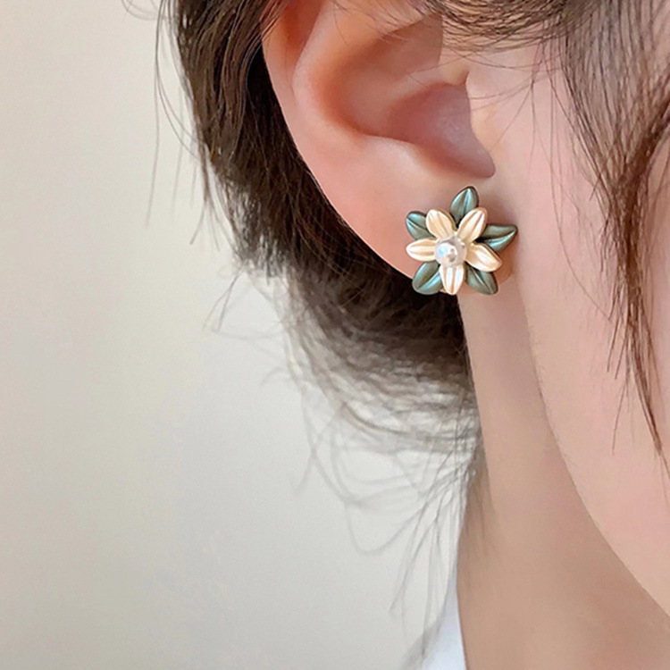Basic Flower Alloy Inlay Pearl Women's Ear Studs display picture 2