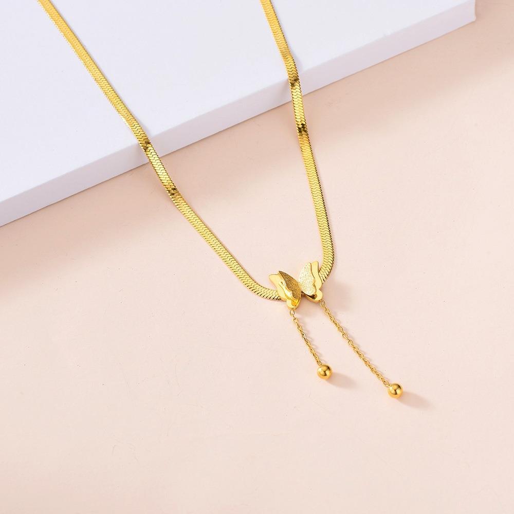 304 Stainless Steel 18K Gold Plated Vintage Style Sweet Plating Chain Butterfly Necklace Pendant display picture 3