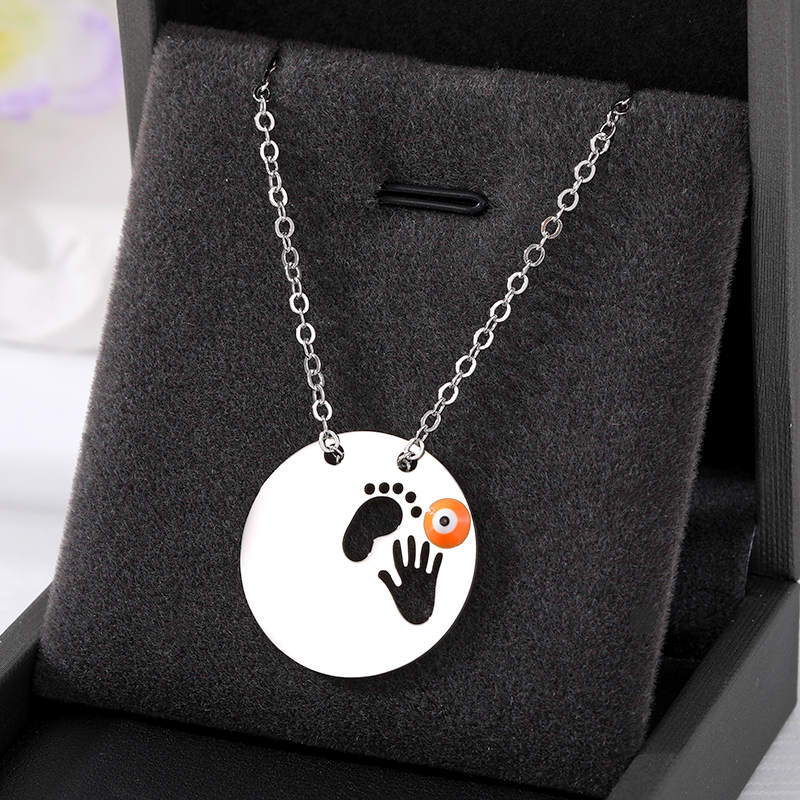 Simple Style Classic Style Round Devil's Eye Hand Stainless Steel Alloy Plating Hollow Out Pendant Necklace display picture 1