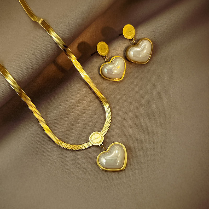 304 Stainless Steel 18K Gold Plated Elegant Simple Style Plating Inlay Heart Shape Plastic Earrings Necklace display picture 1