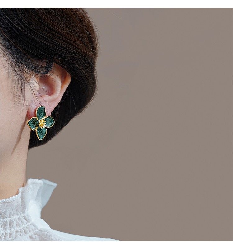 Elegant Korean Style Flower Alloy Women's Ear Studs display picture 1