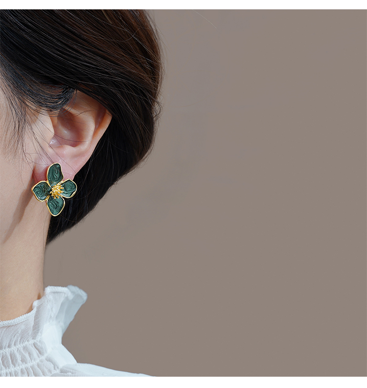 Elegant Korean Style Flower Alloy Women's Ear Studs display picture 5