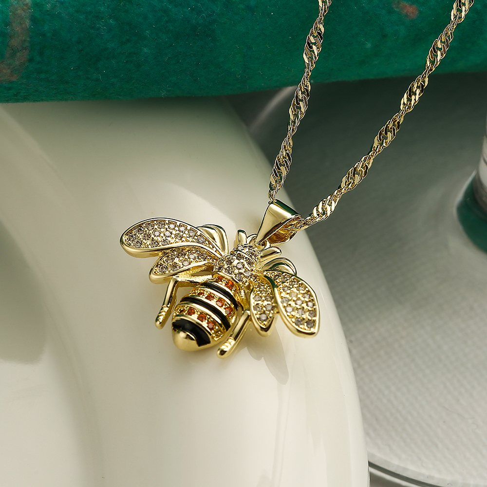 Süß Glänzend Tragen Biene Schmetterling Kupfer Emaille Überzug Inlay Zirkon 18 Karat Vergoldet Halskette Mit Anhänger display picture 4