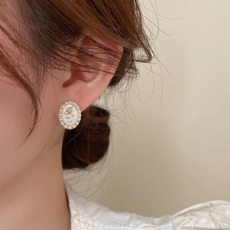 Korean Style Flower Alloy Inlay Artificial Pearls Women's Ear Studs display picture 8