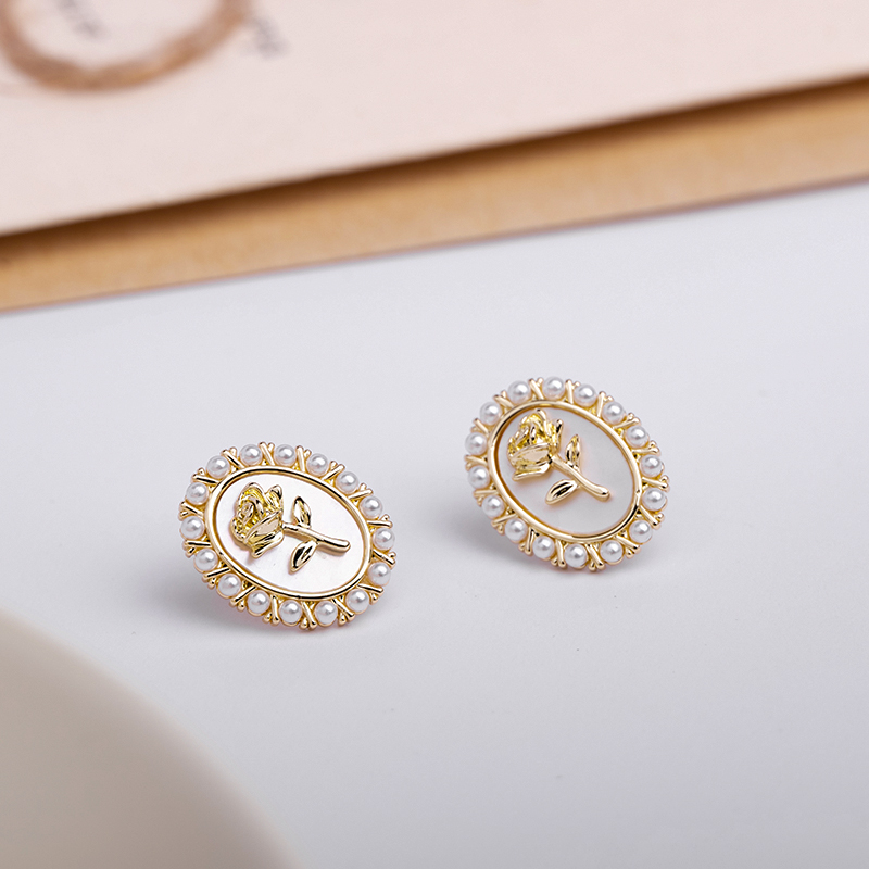 Korean Style Flower Alloy Inlay Artificial Pearls Women's Ear Studs display picture 7