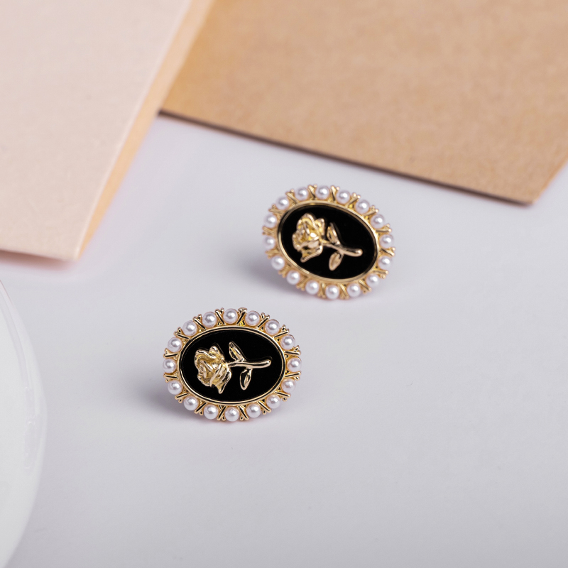 Korean Style Flower Alloy Inlay Artificial Pearls Women's Ear Studs display picture 11