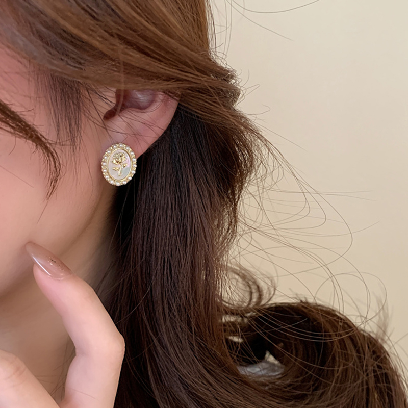 Korean Style Flower Alloy Inlay Artificial Pearls Women's Ear Studs display picture 18