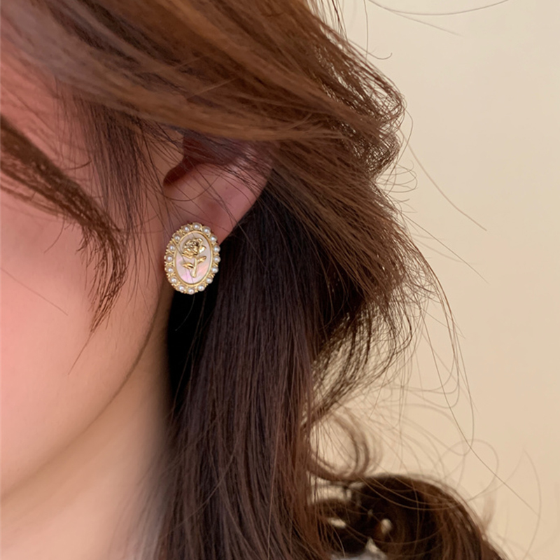 Korean Style Flower Alloy Inlay Artificial Pearls Women's Ear Studs display picture 12