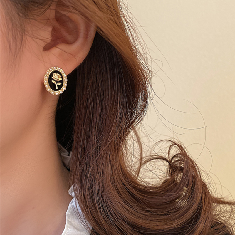 Korean Style Flower Alloy Inlay Artificial Pearls Women's Ear Studs display picture 19