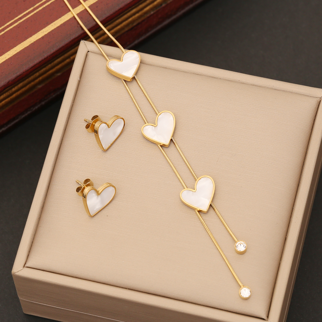 Acero Inoxidable Chapados en oro de 18k Elegante Enchapado Embutido Forma De Corazón Cascarón Pulsera Aretes Collar display picture 2