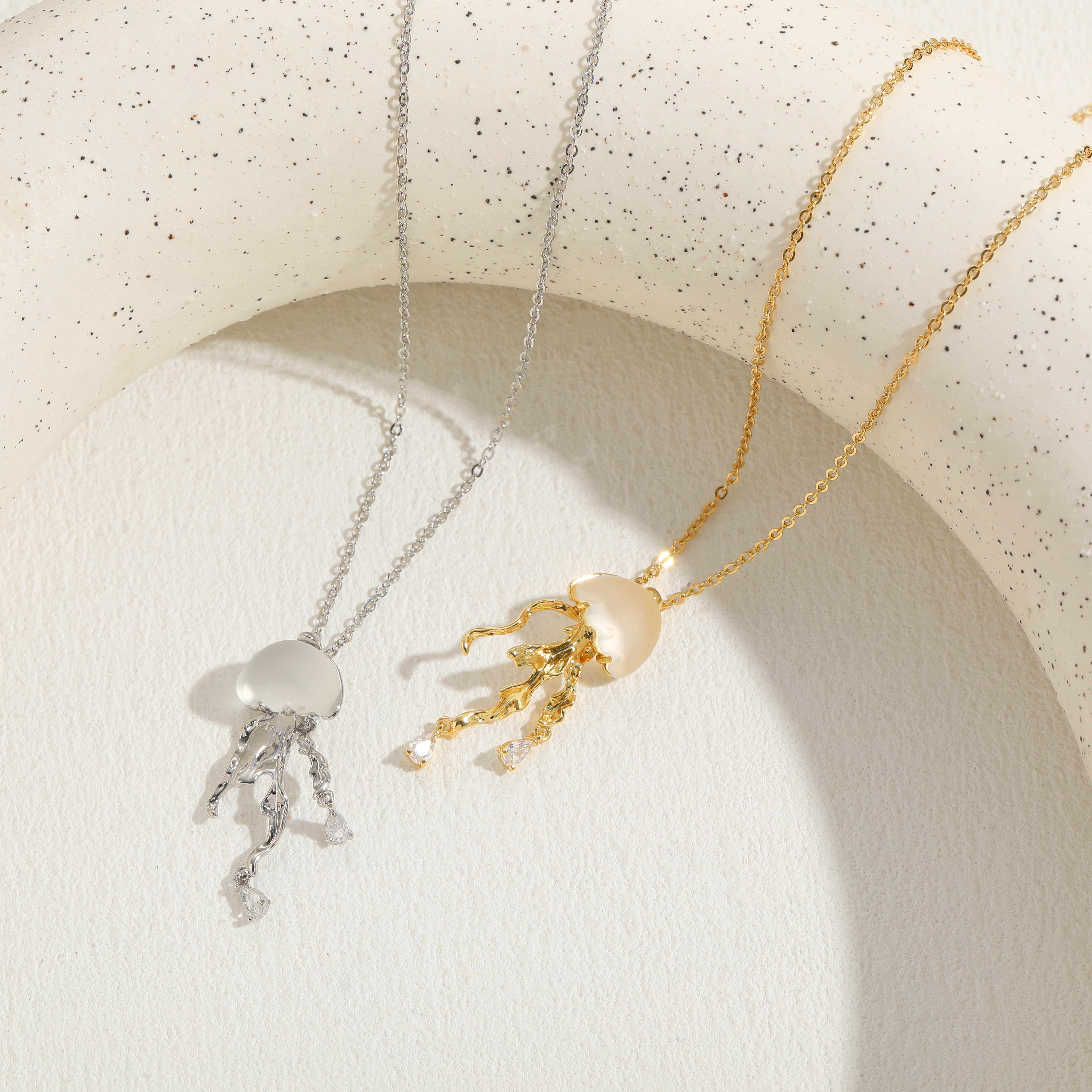 Klassischer Stil Herzform Kupfer 14 Karat Vergoldet Zirkon Halskette Mit Anhänger In Masse display picture 3