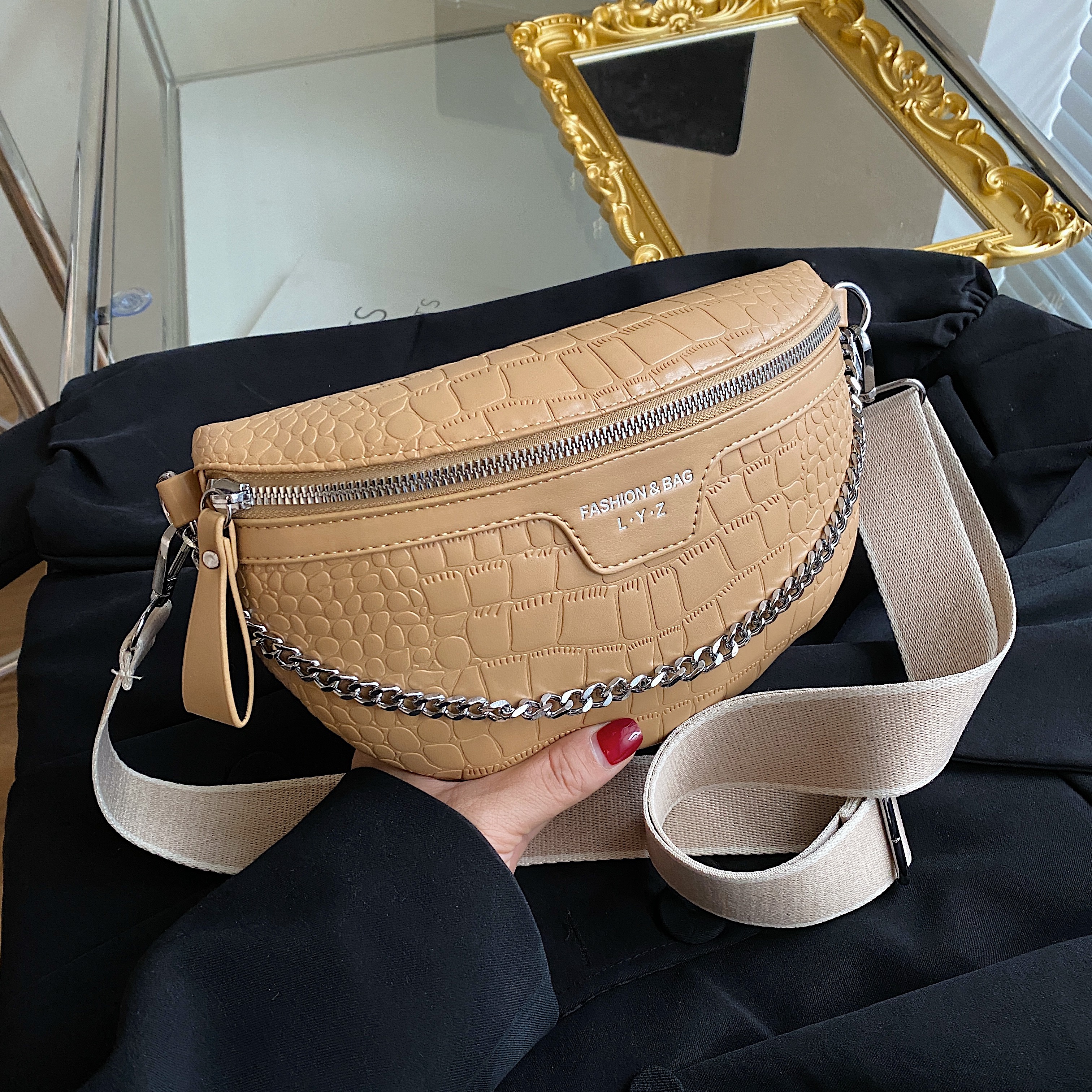 Women's Streetwear Solid Color Pu Leather Waist Bags display picture 8