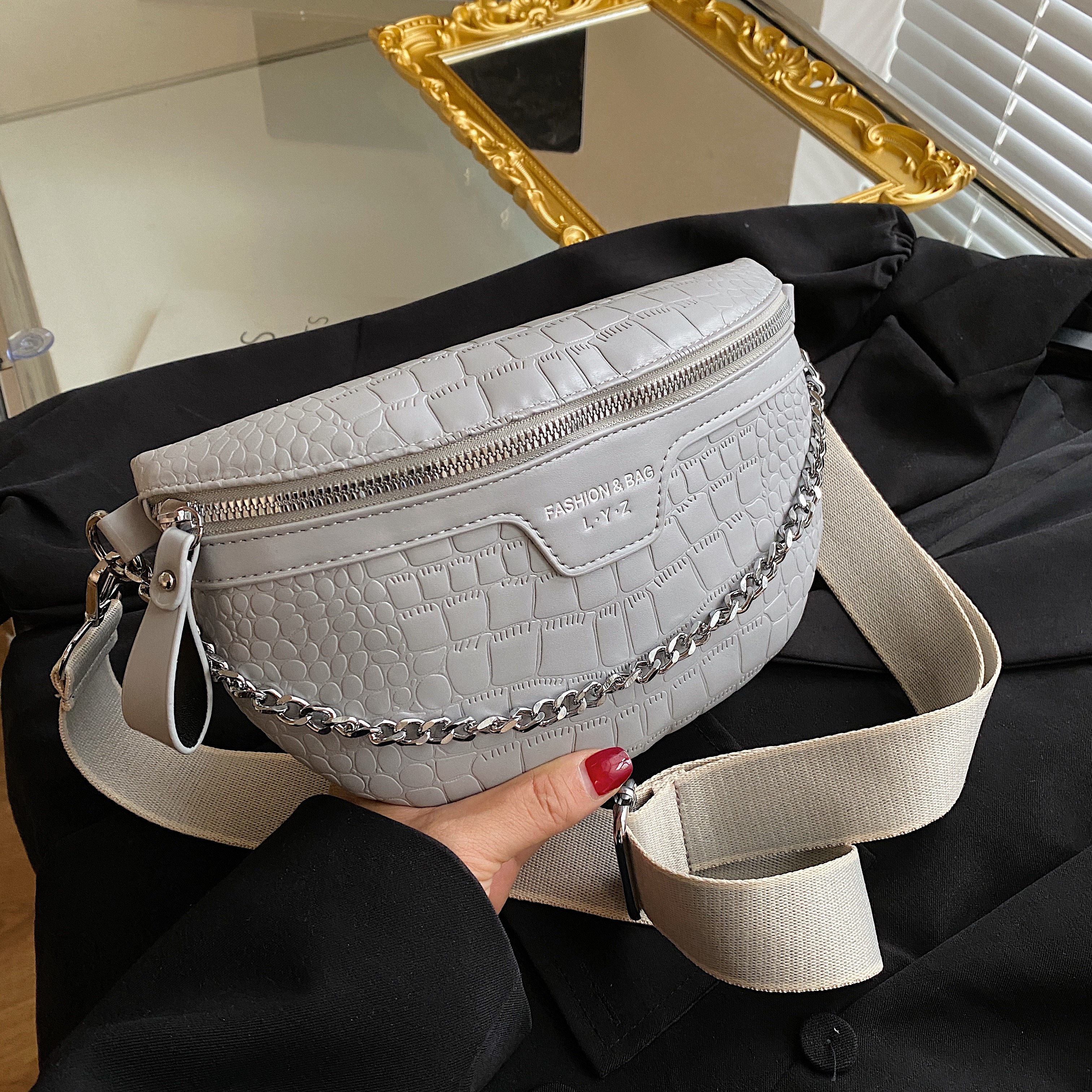 Women's Streetwear Solid Color Pu Leather Waist Bags display picture 9