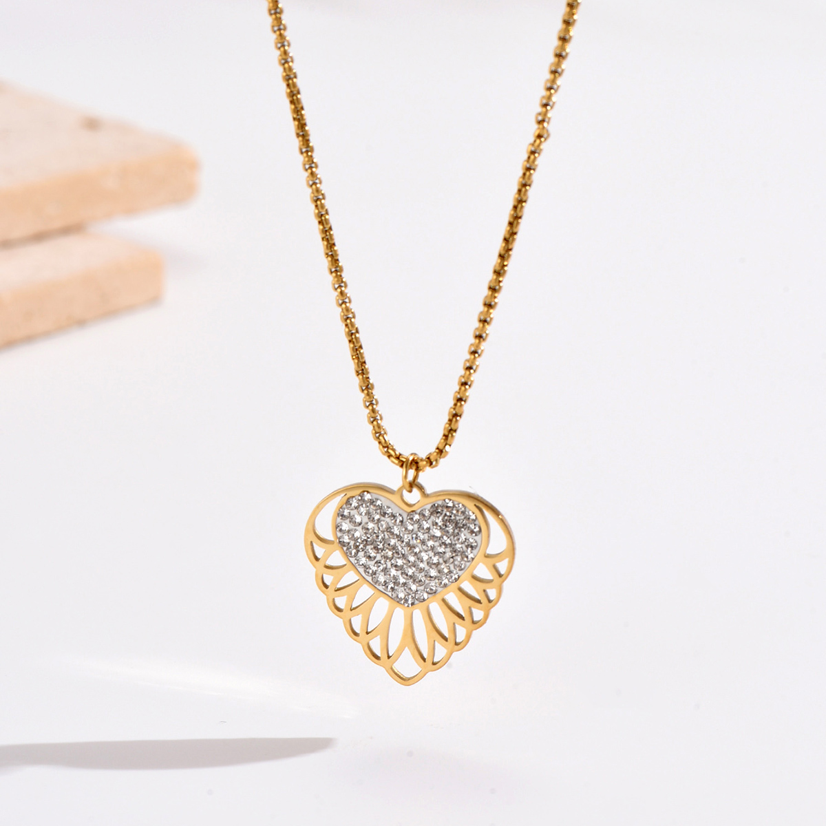 304 Stainless Steel 14K Gold Plated Modern Style Simple Style Polishing Hollow Out Inlay Heart Shape Rhinestones Pendant Necklace display picture 1