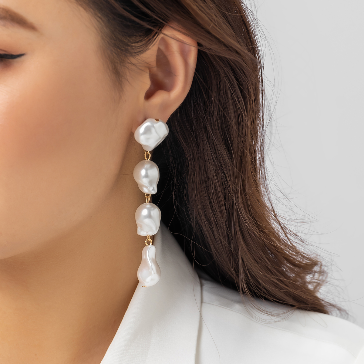 Simple Style Classic Style Commute Irregular Imitation Pearl Baroque Pearls Three-dimensional Artificial Pearls Women's Drop Earrings display picture 2