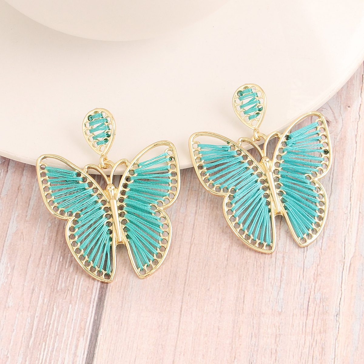 1 Pair Fairy Style Exaggerated Artistic Butterfly Plating Braid Hollow Out Alloy Nylon Gold Plated Drop Earrings display picture 3