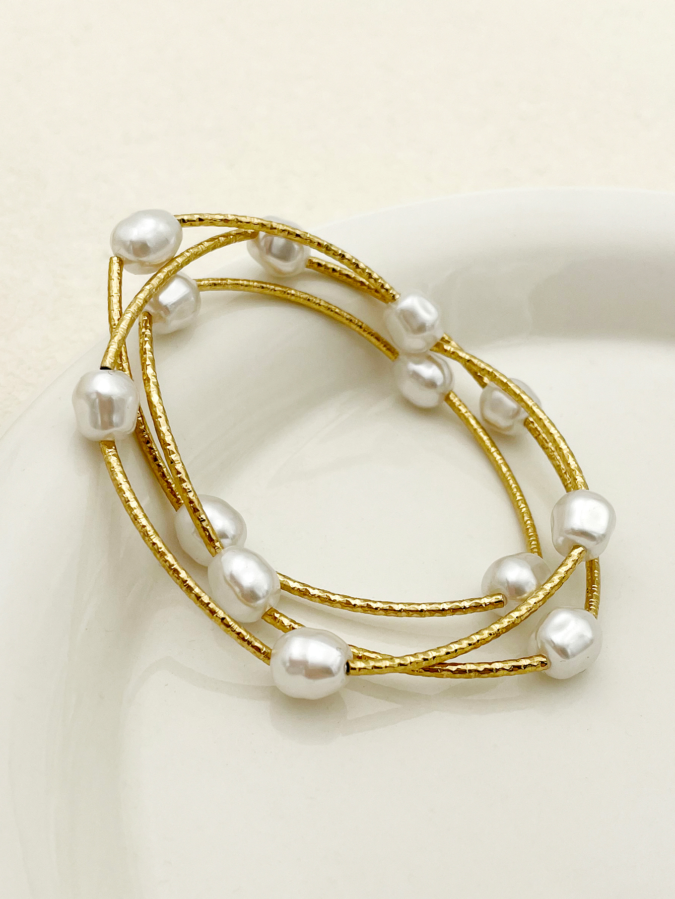 Elegant Classical Romantic Irregular Round 304 Stainless Steel 14K Gold Plated Shell Bracelets In Bulk display picture 2