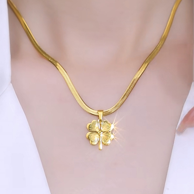 304 Stainless Steel 18K Gold Plated IG Style Plating Four Leaf Clover Pendant Necklace display picture 4